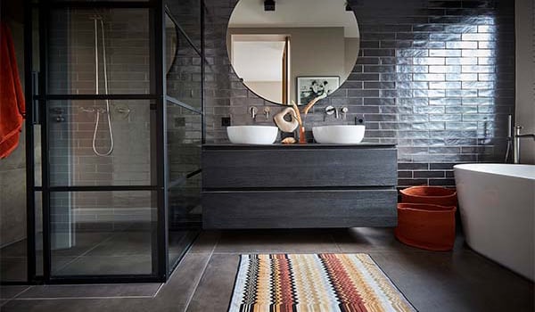 zwarte badkamer