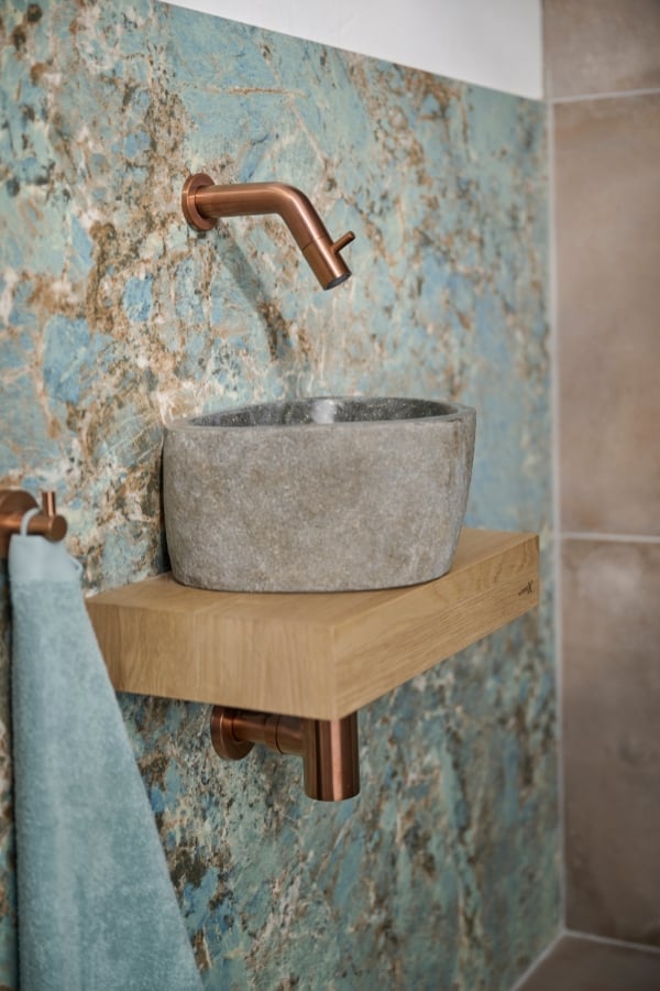 blauw marmer toilet