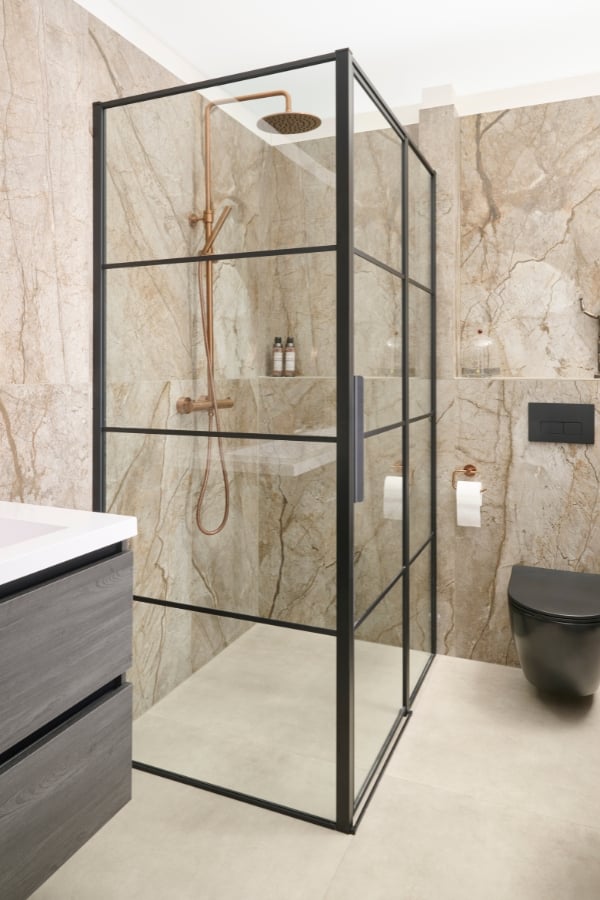 Toilet badkamer marmer