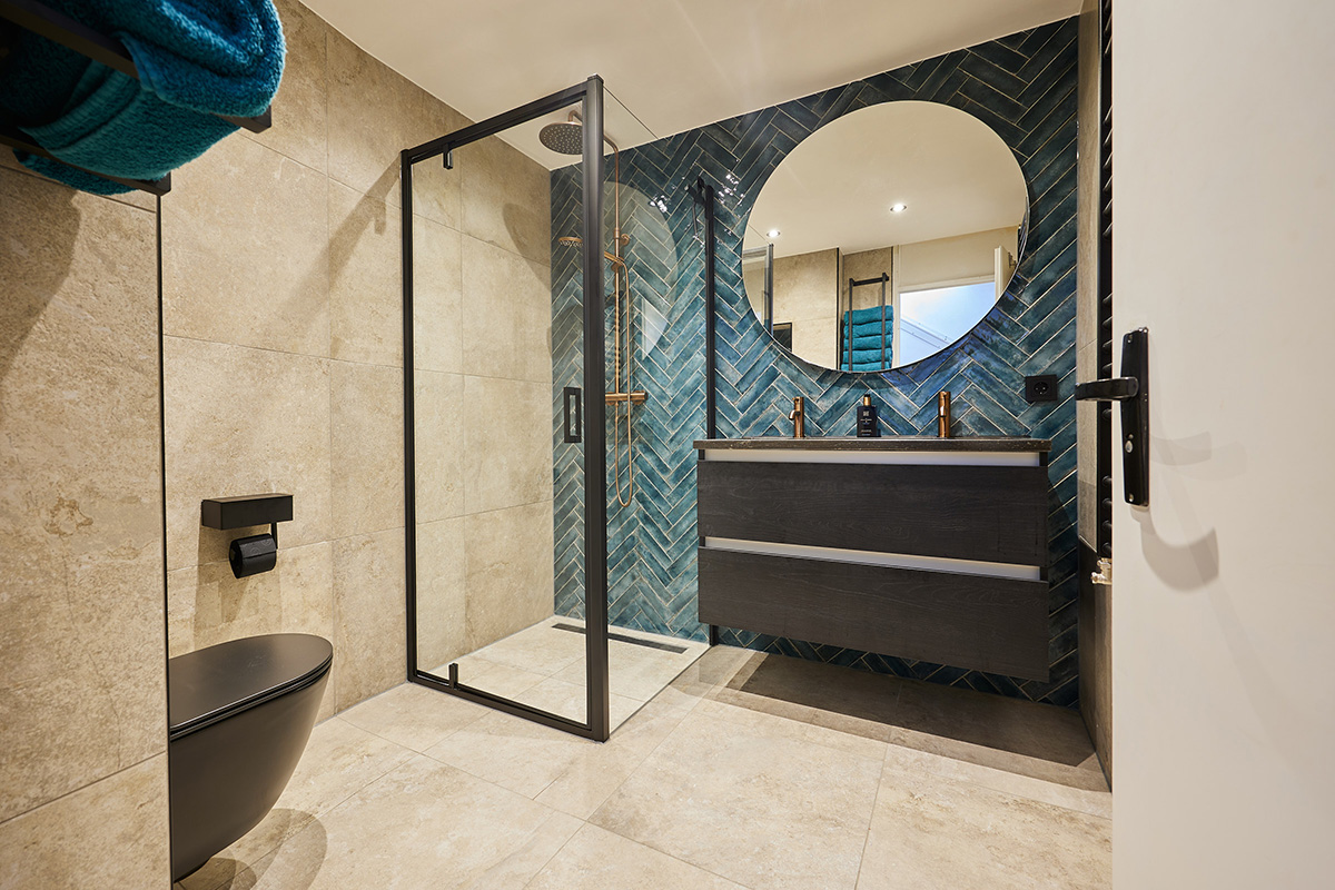 De Dubai-de-luxe badkamer van Corry, Mark en Isa