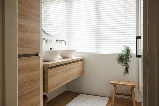 Houten badkamers